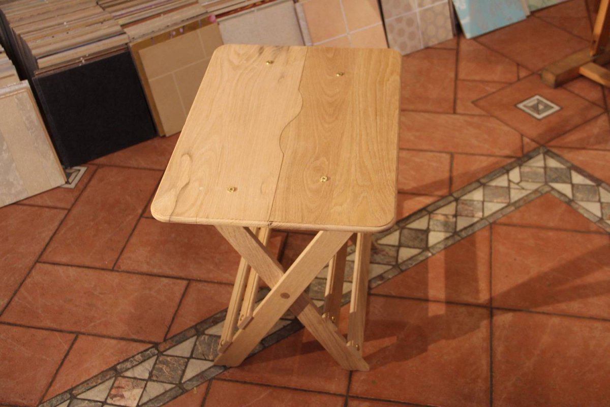 Походный столик из дерева