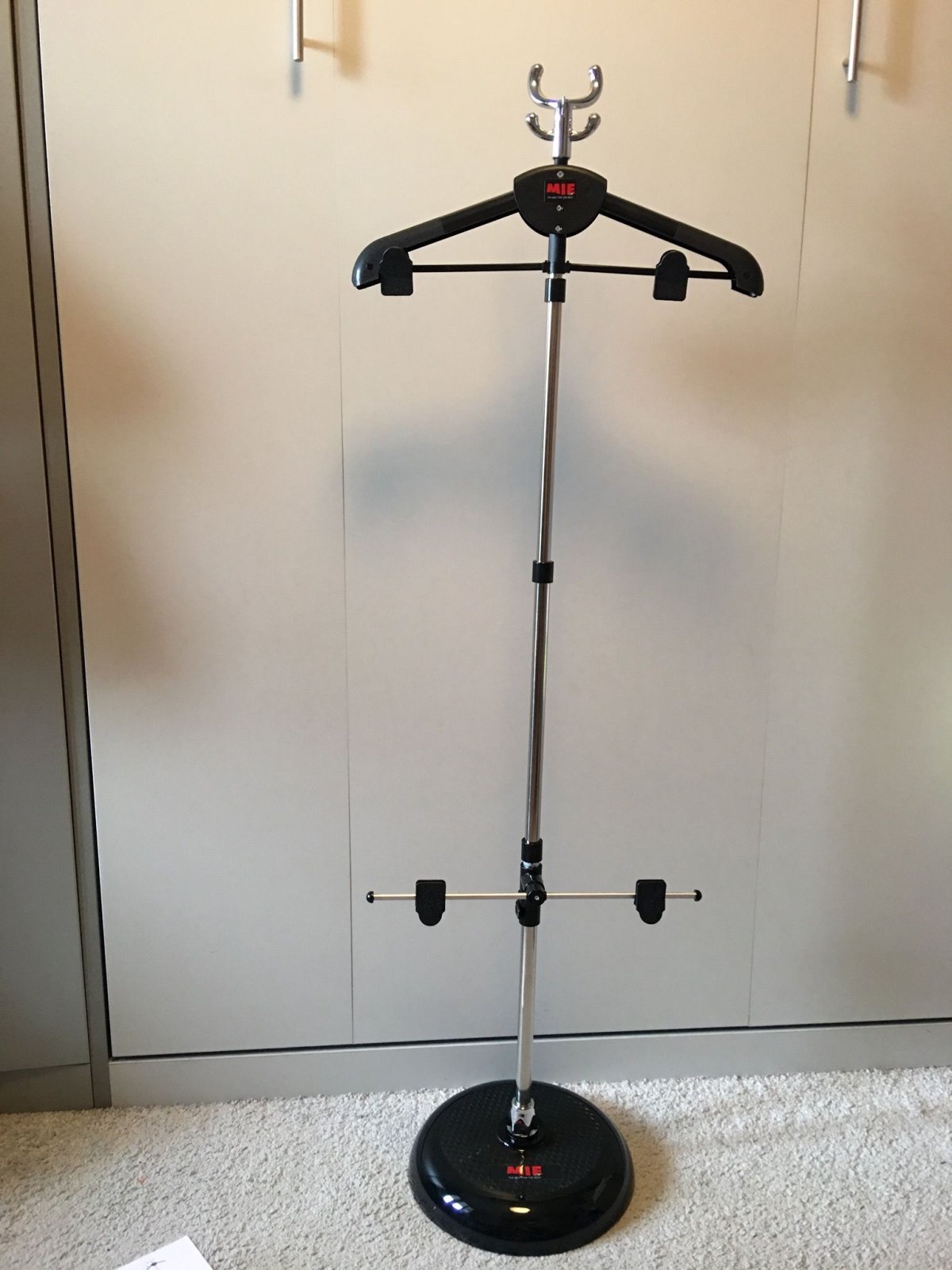 Напольная телескопическая вешалка mie a
