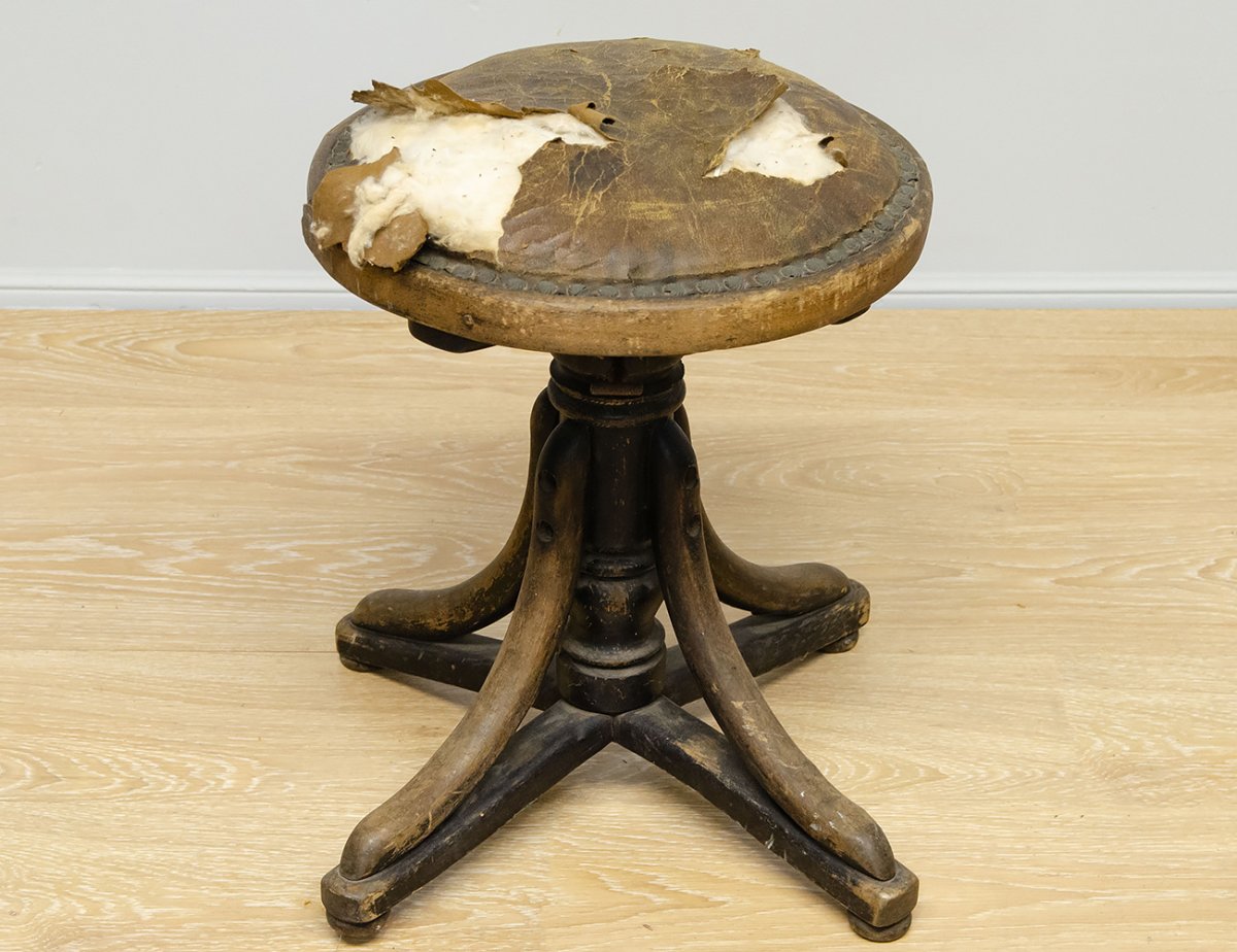 Табурет винтовой деревянный