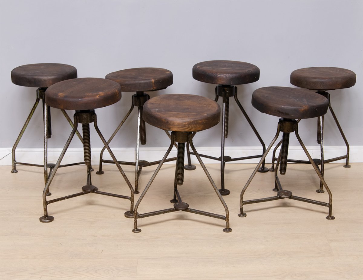 Американский винтовой стул