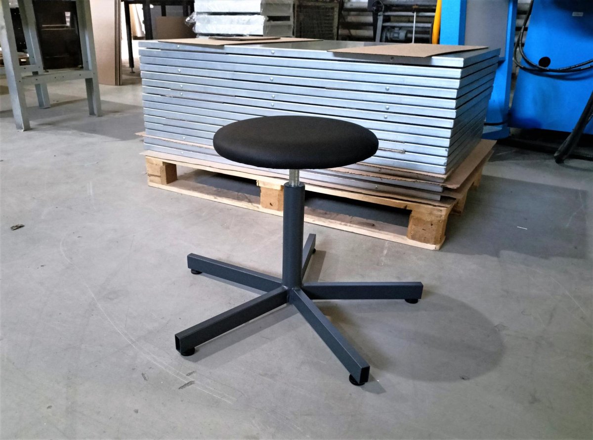 Стул стойка для парикмахерских Мастеров