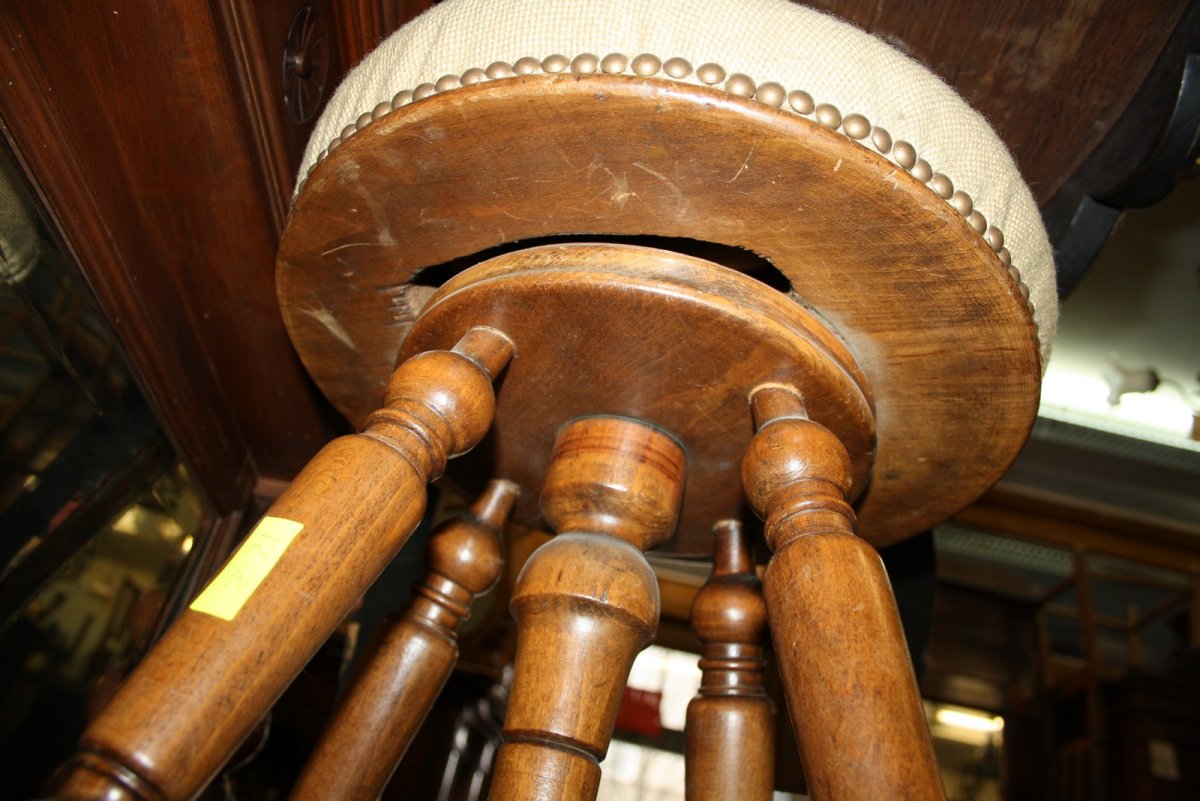 Табурет для пианино винтовой