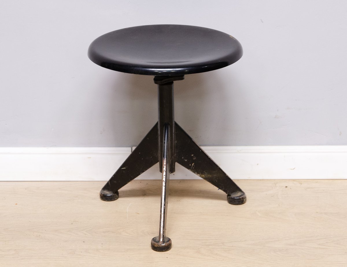 Индустриальный винтовой табурет в России