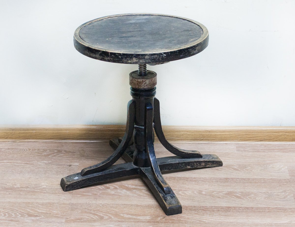 Винтовой табурет Якоб конъ