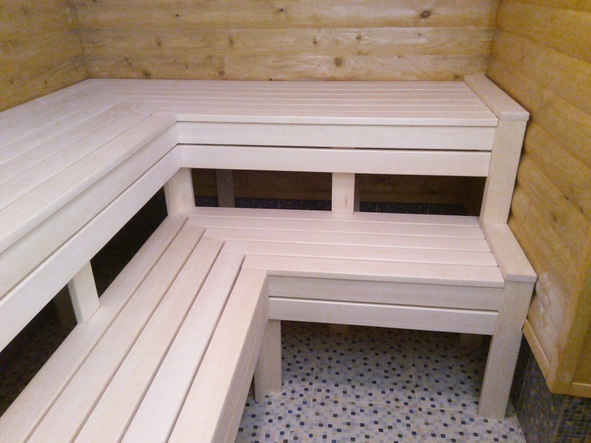 Угловой полок в бане