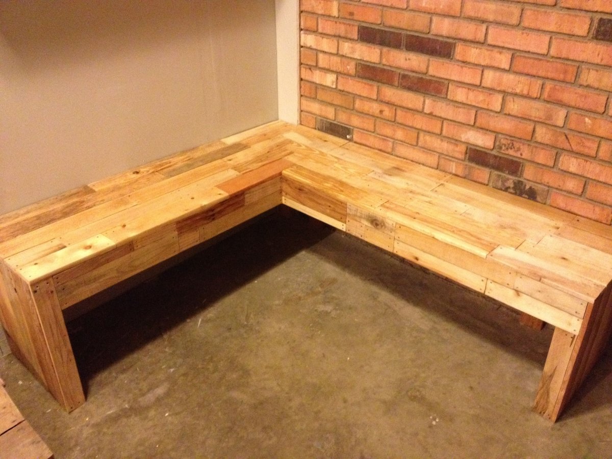 Угловая скамейка