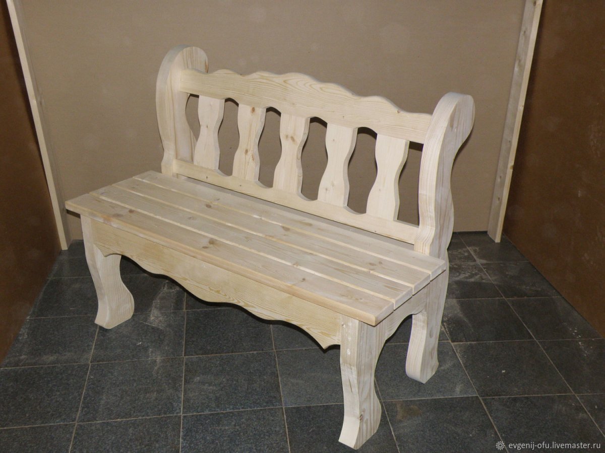 Скамейка деревянная