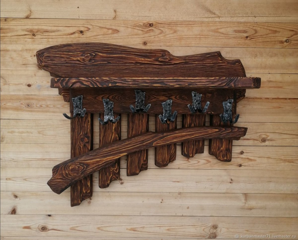 Вешалка из состаренного дерева