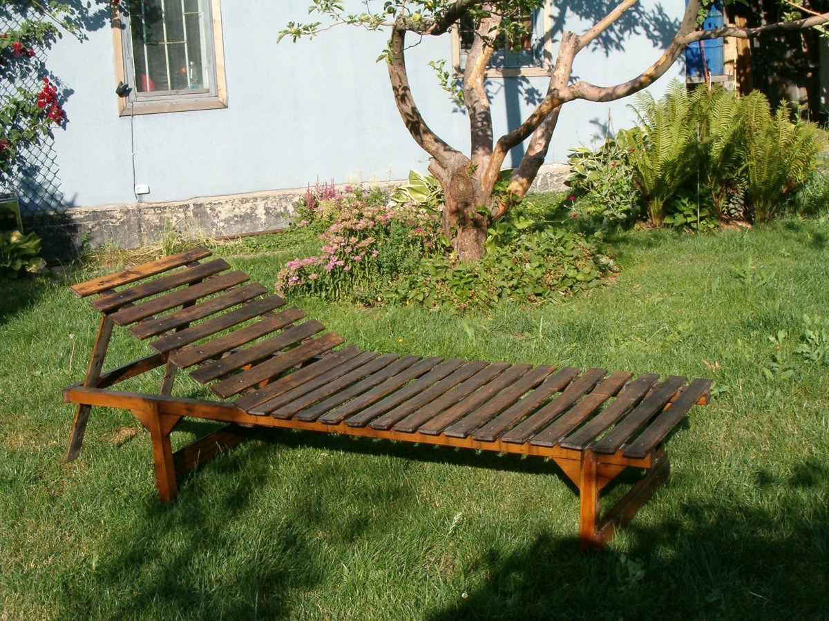 Шезлонг для дачи из дерева