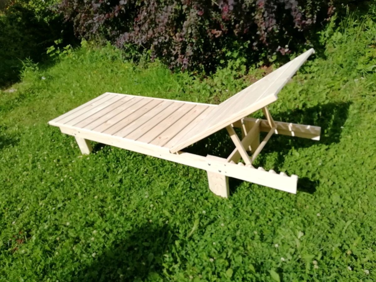 Складной шезлонг из дерева