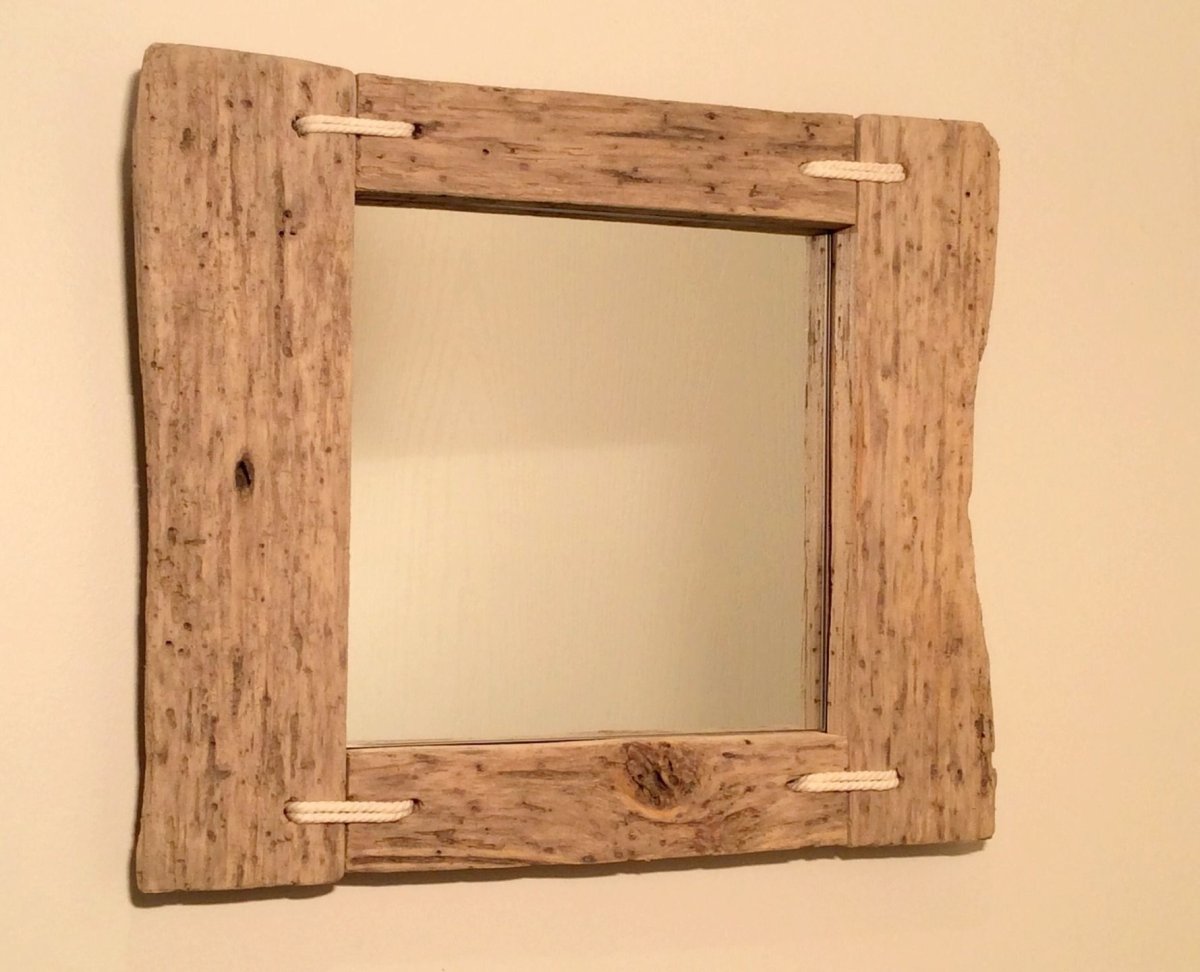 Зеркало в состаренной раме