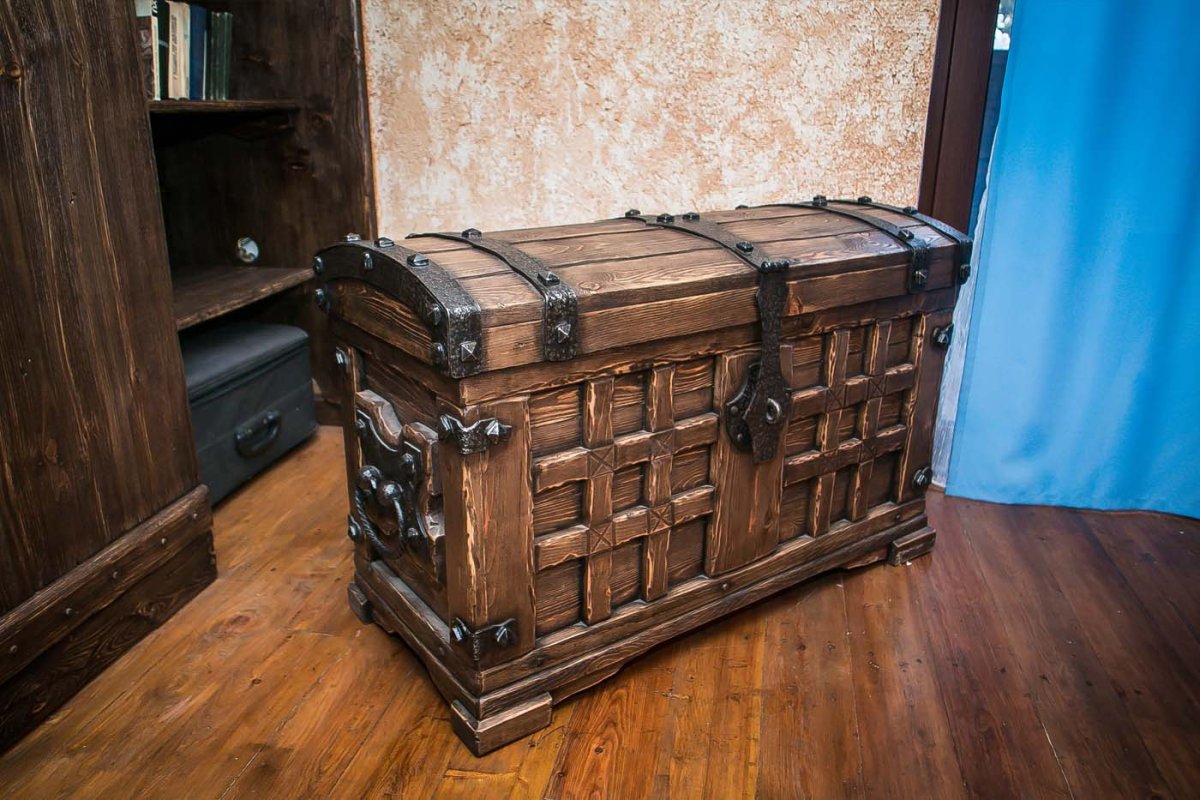 Старинный сундук