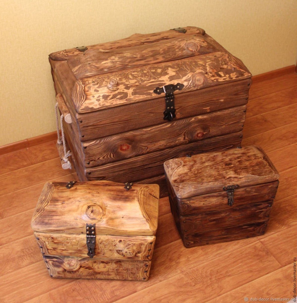 Декор деревянного сундука