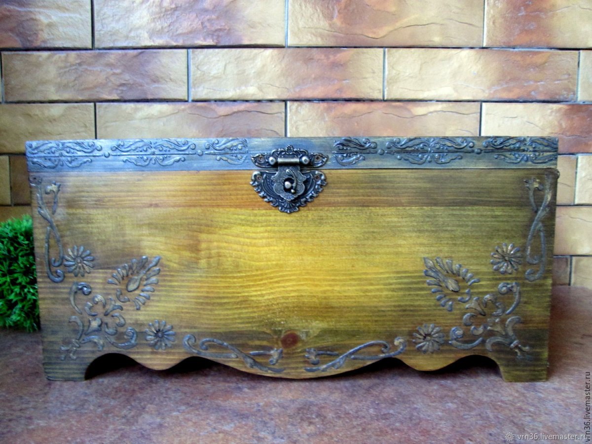 Декорирование старого сундука
