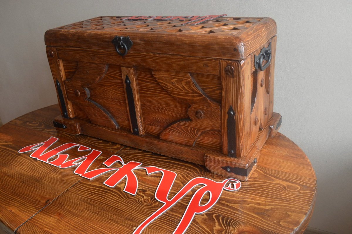 Сундук под старину из дерева
