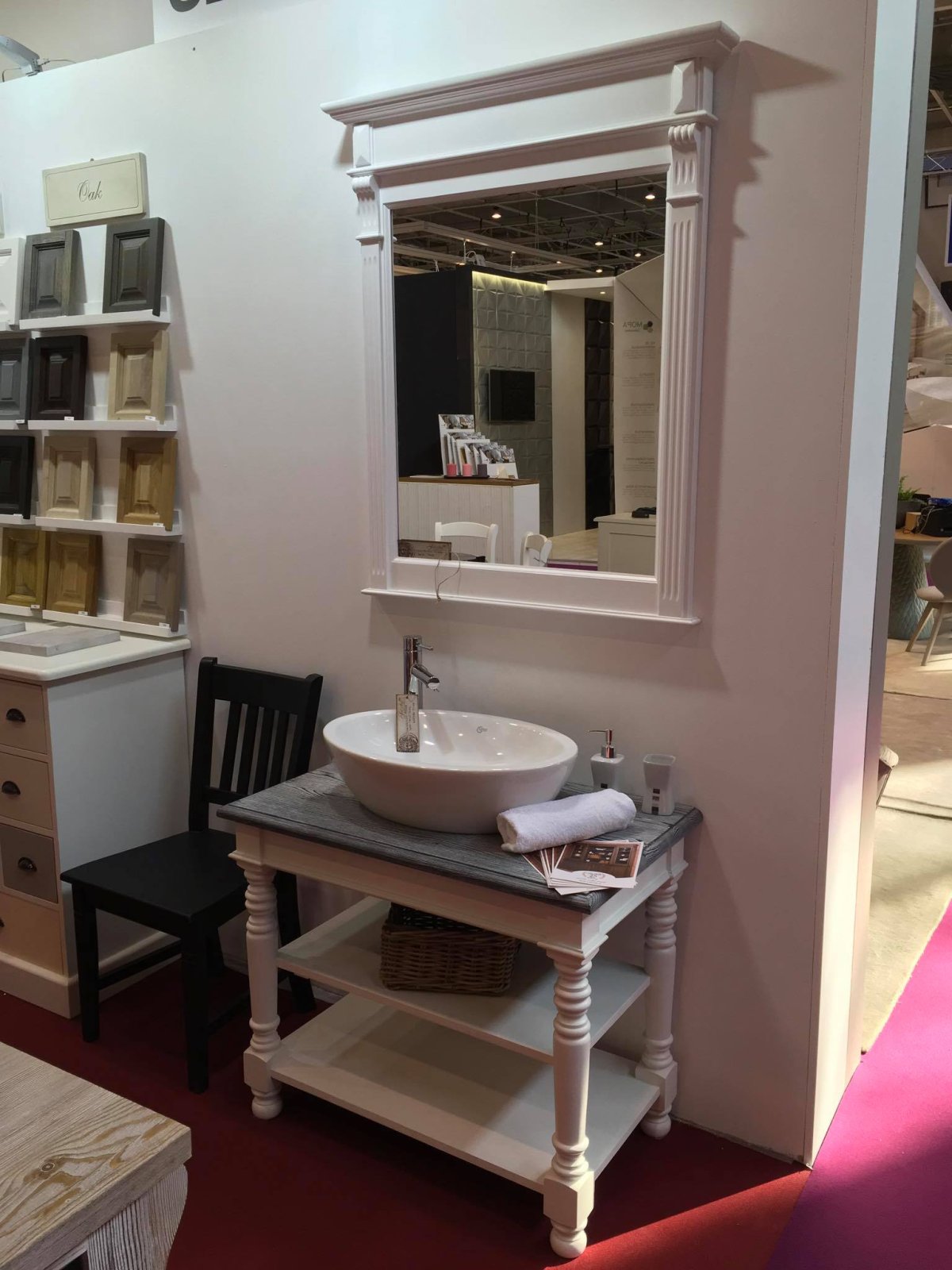 Раковина с полками в ванную