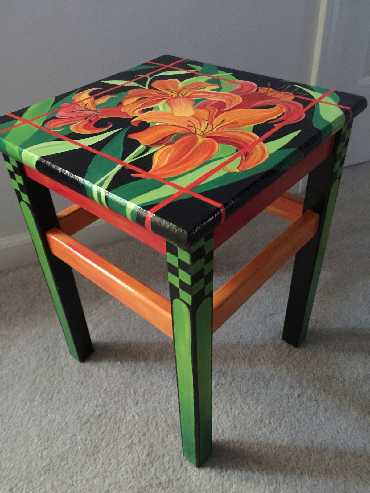 Деревянные табуретки расписные