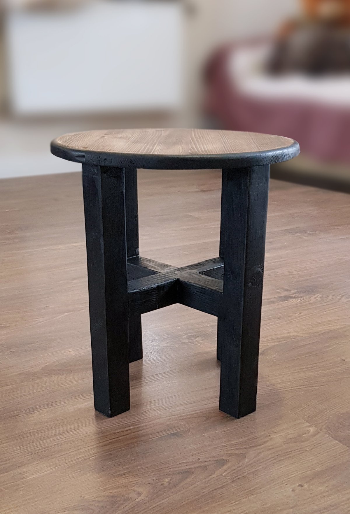 Красивые табуретки из дерева