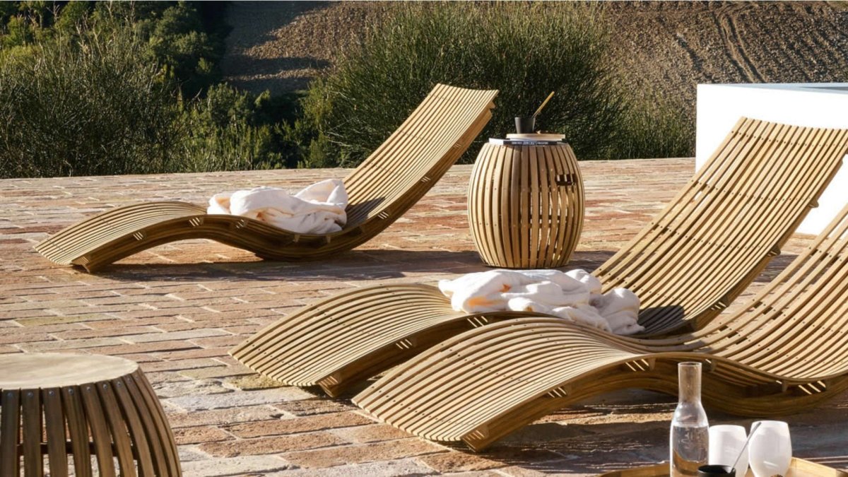 Wooden Chaise Lounge / шезлонг