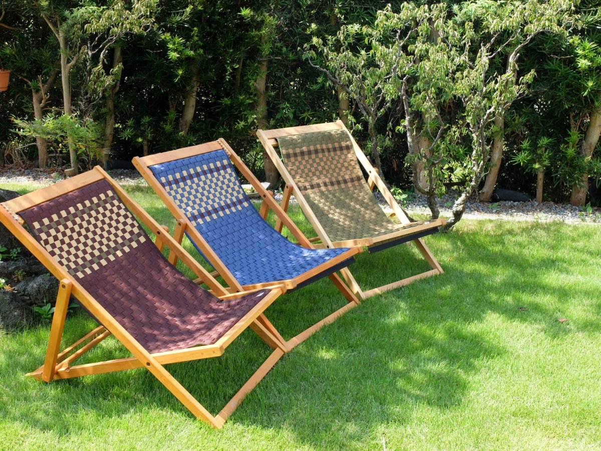 Кресло шезлонг из дерева
