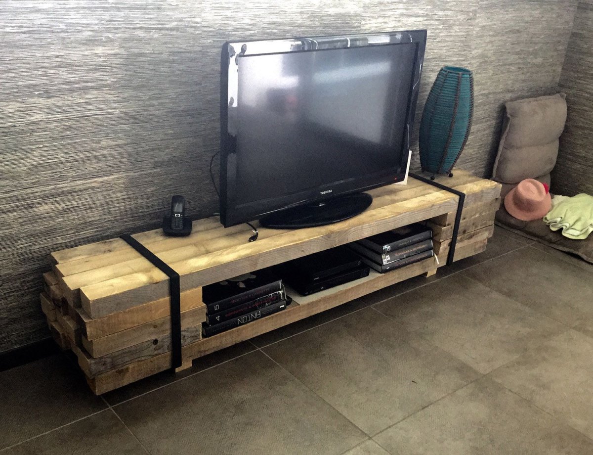 Тумба под телевизор в стиле лофт