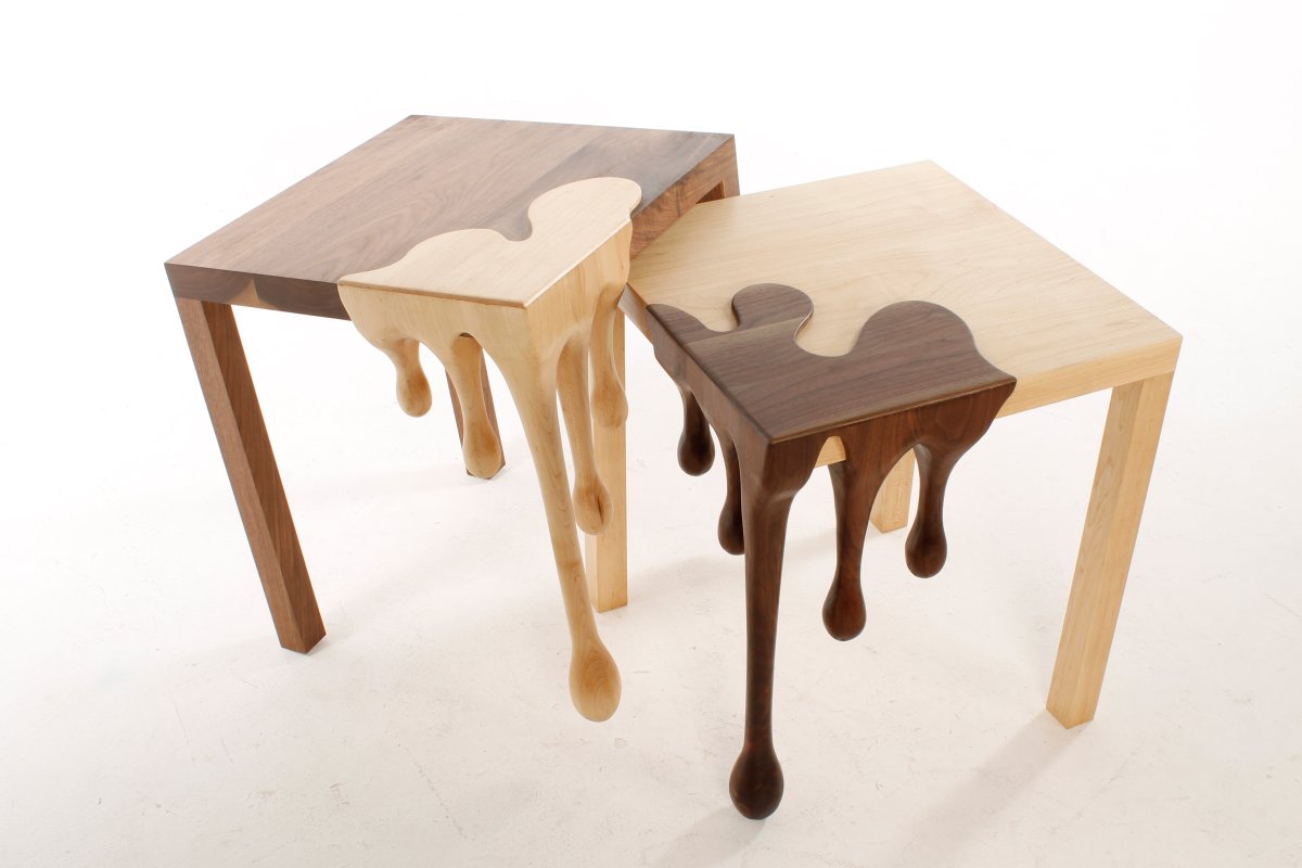 Приставной столик из дерева