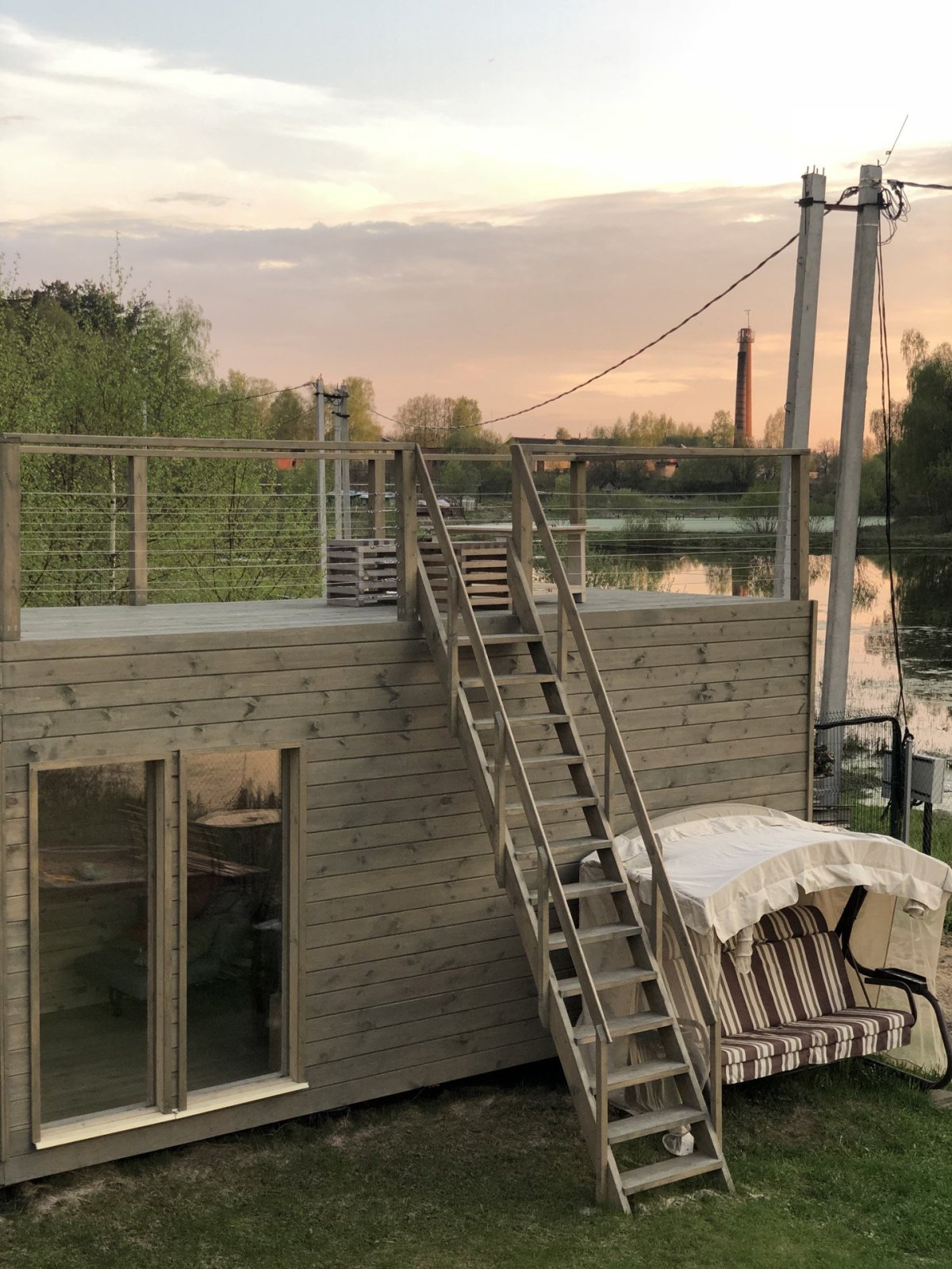 Дачный домик с террасой на крыше