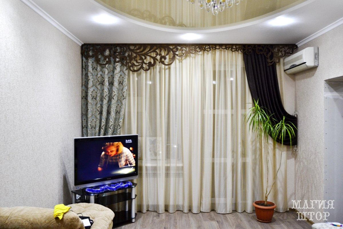 Шторы для низких потолков в зале
