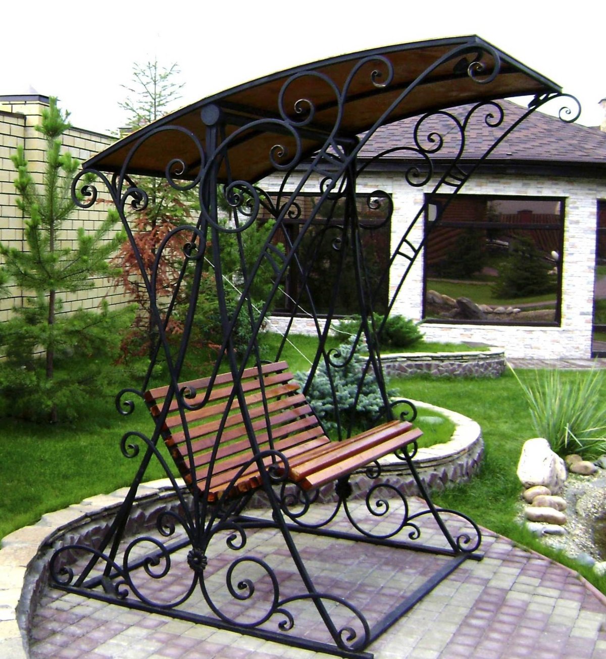 Кованые качели для сада