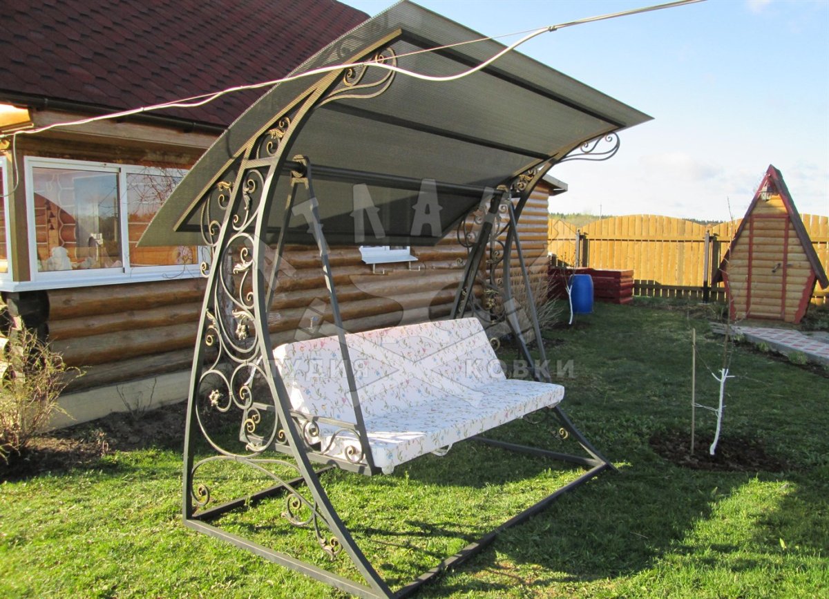 Кованые качели с навесом