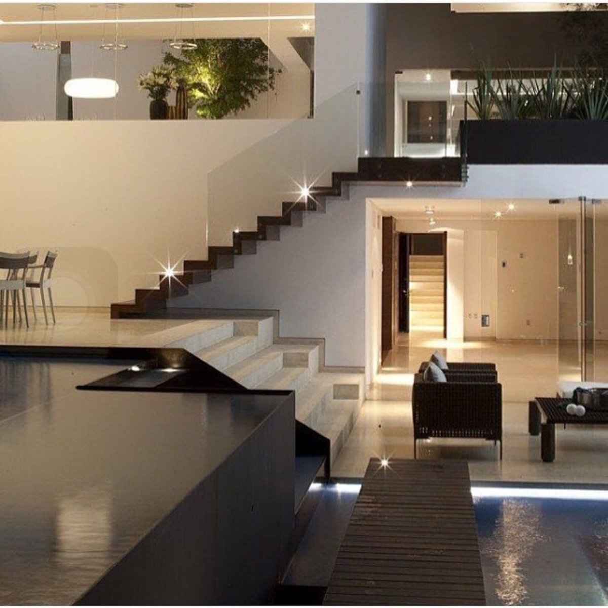 Интерьер двухэтажного коттеджа