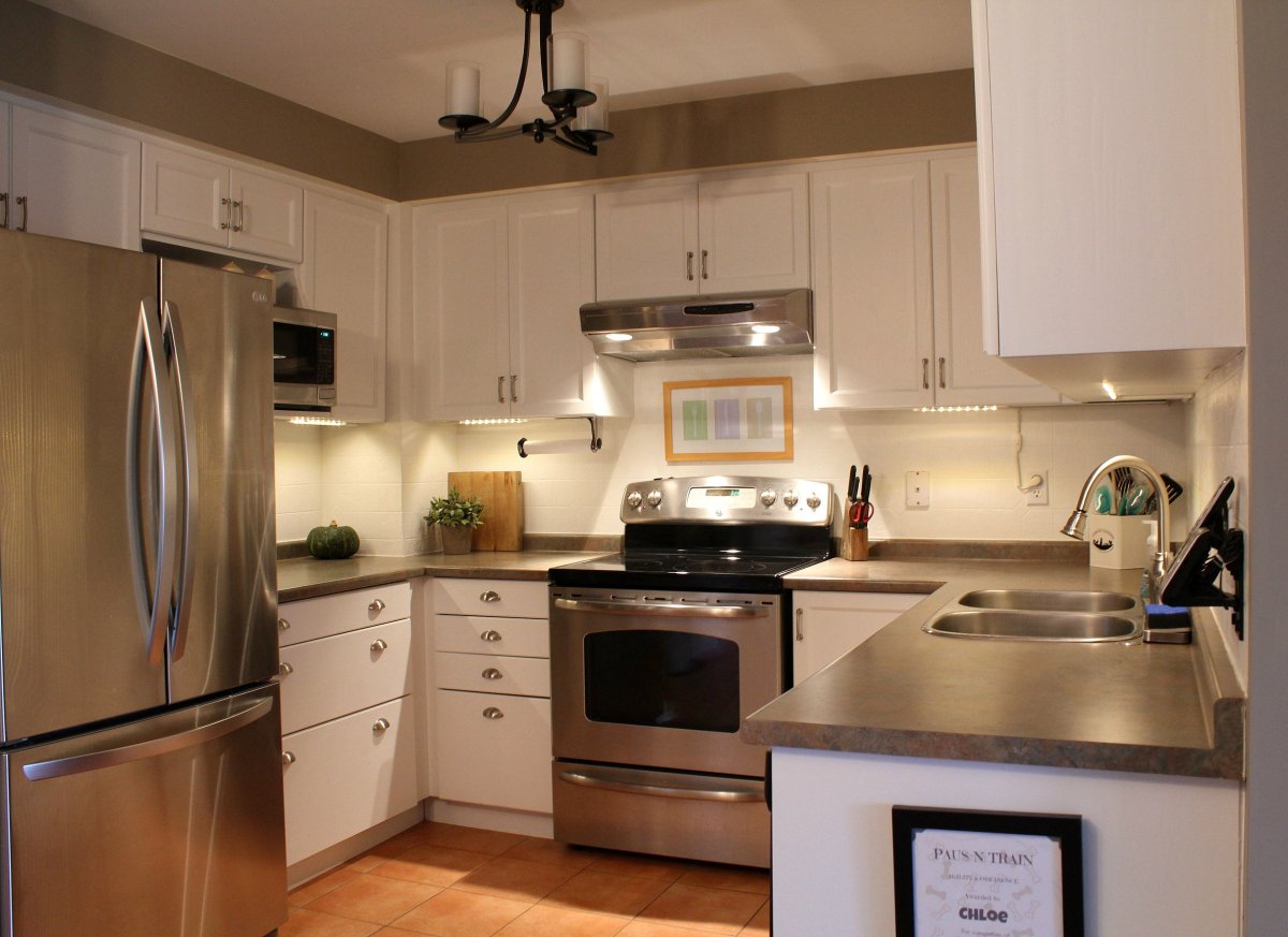 Освещение в кухне без окна