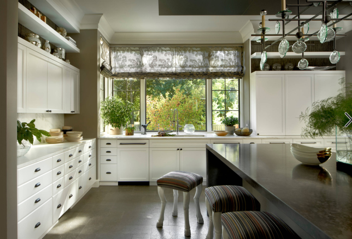 Красивое окно на кухне