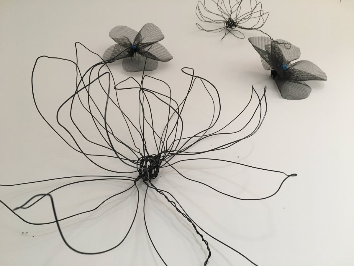 Цветы интерьерные из проволоки