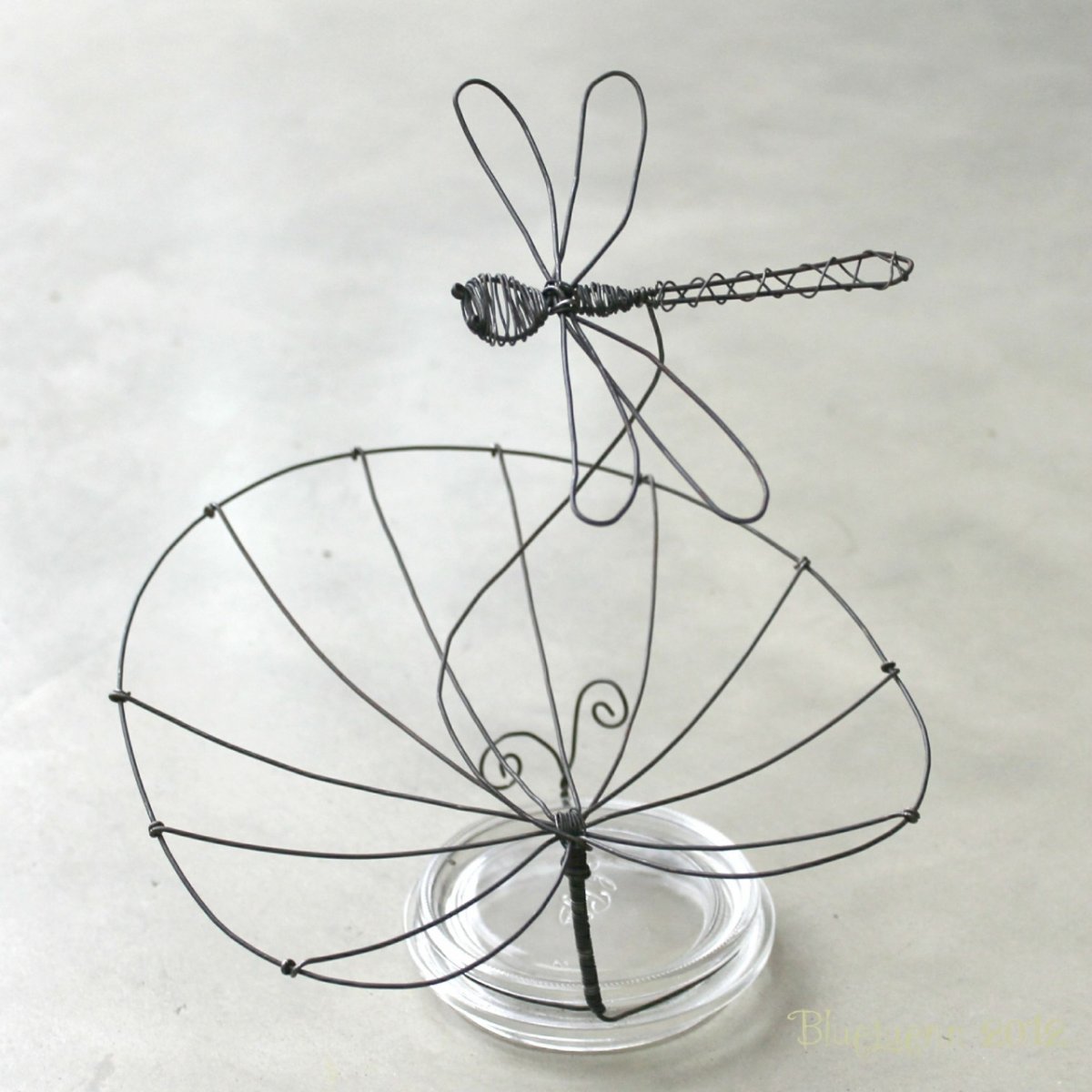 Декоративные изделия из проволоки