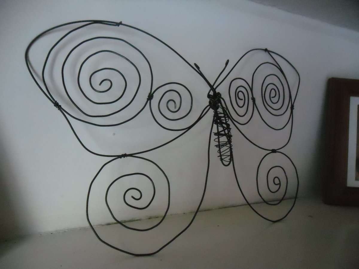 Фигуры из проволоки для сада