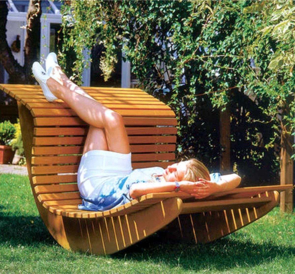 Шезлонг для дачи