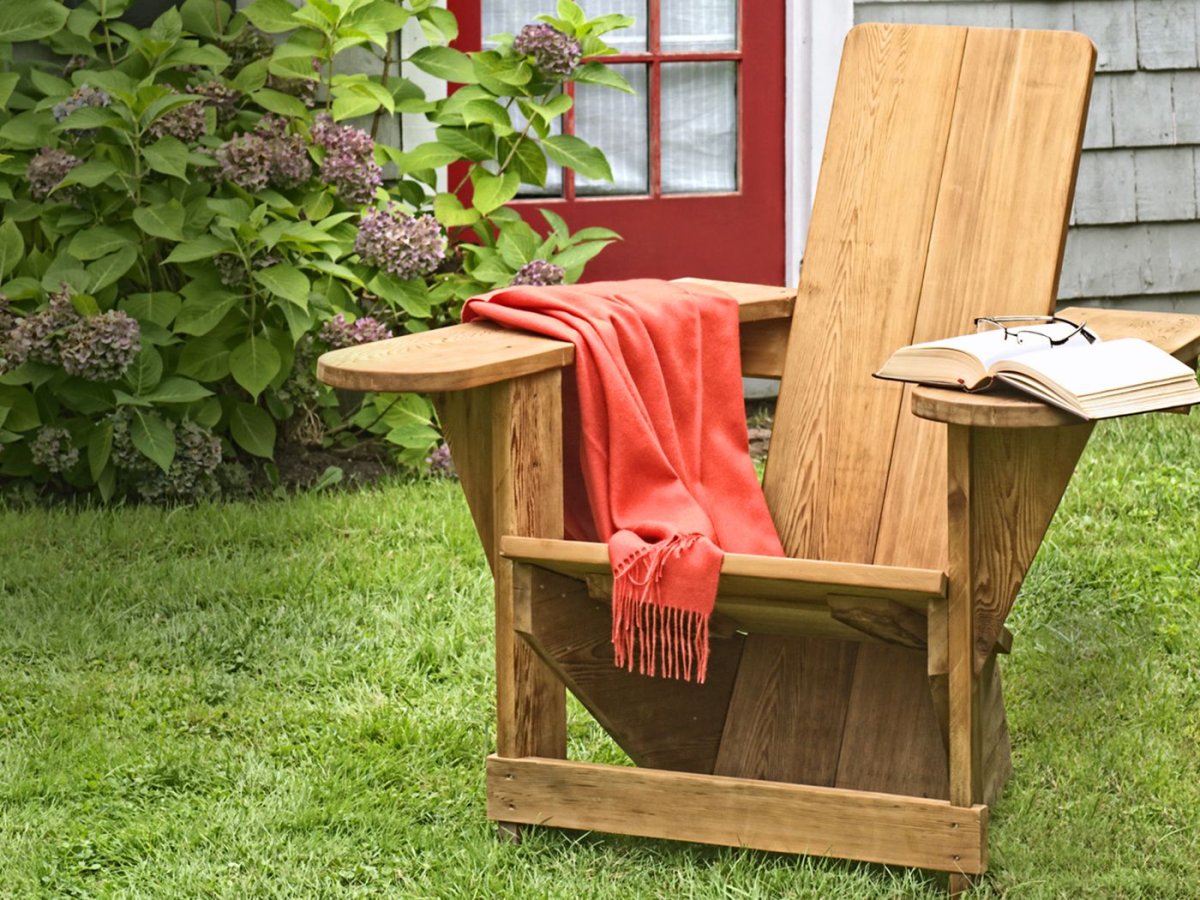 Скамейка в саду