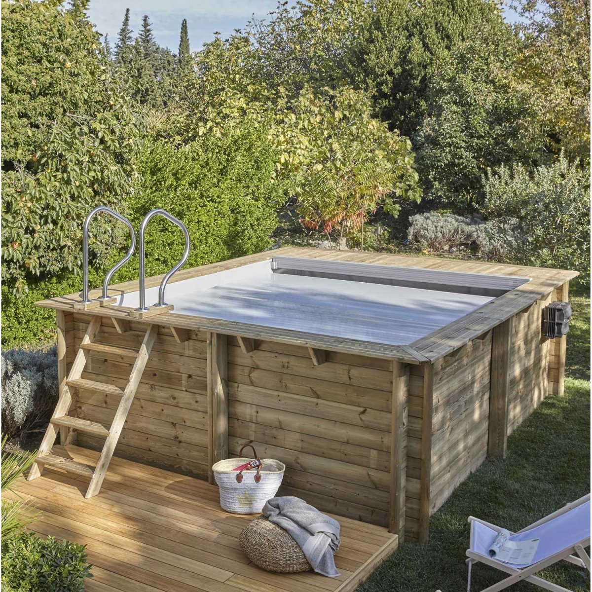 Деревянный бассейн