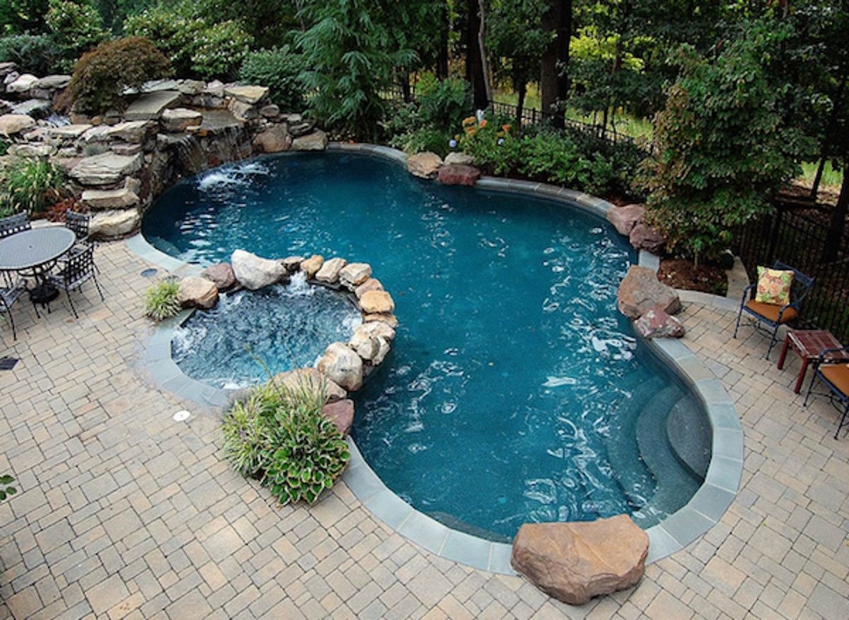 Необычный бассейн на даче