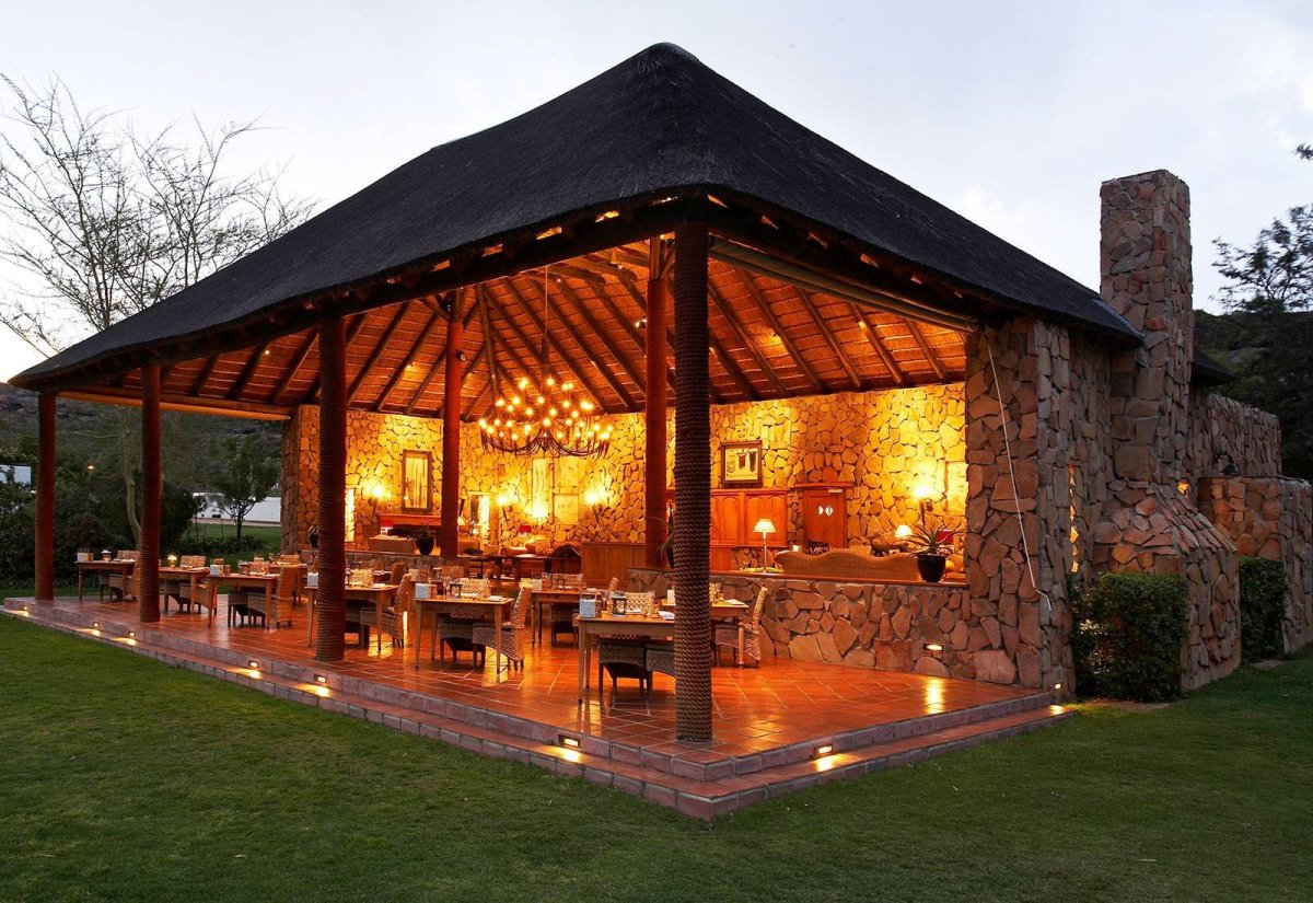 Беседка с мангалом и топчаном