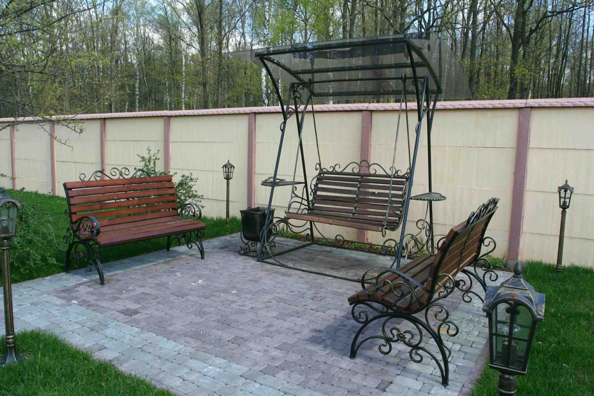 Кованые качели для сада