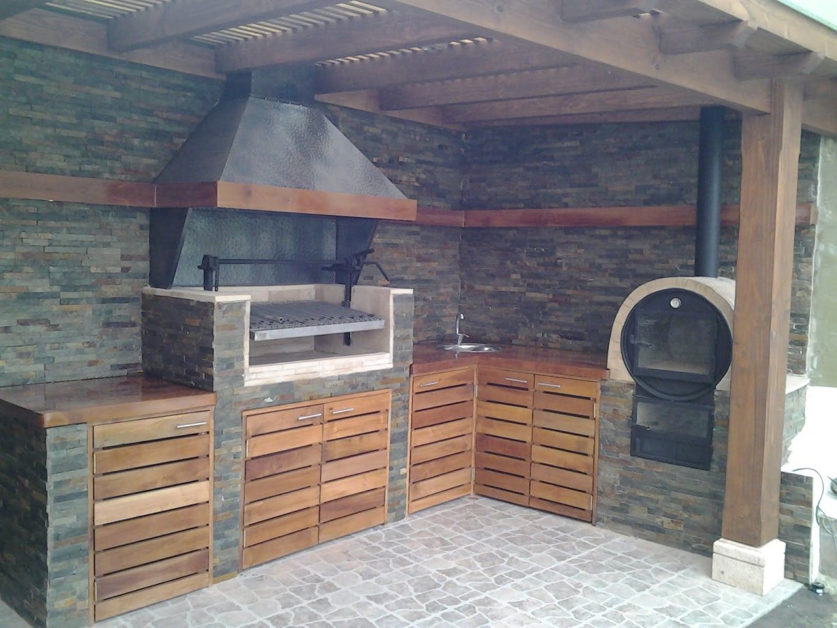 Отделка зоны барбекю