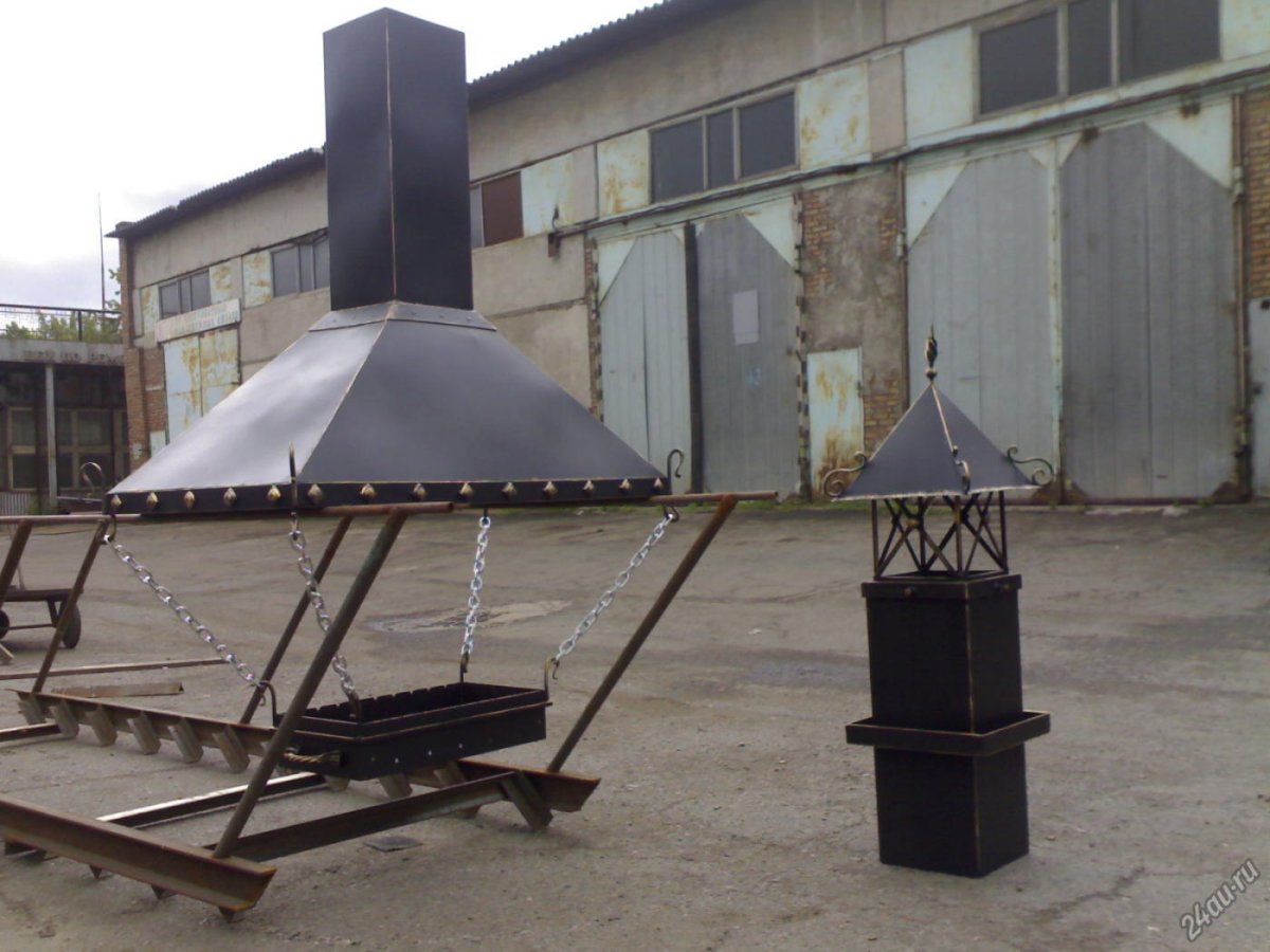 Островной вытяжной зонт для мангала «круглая пирамида» из меди.