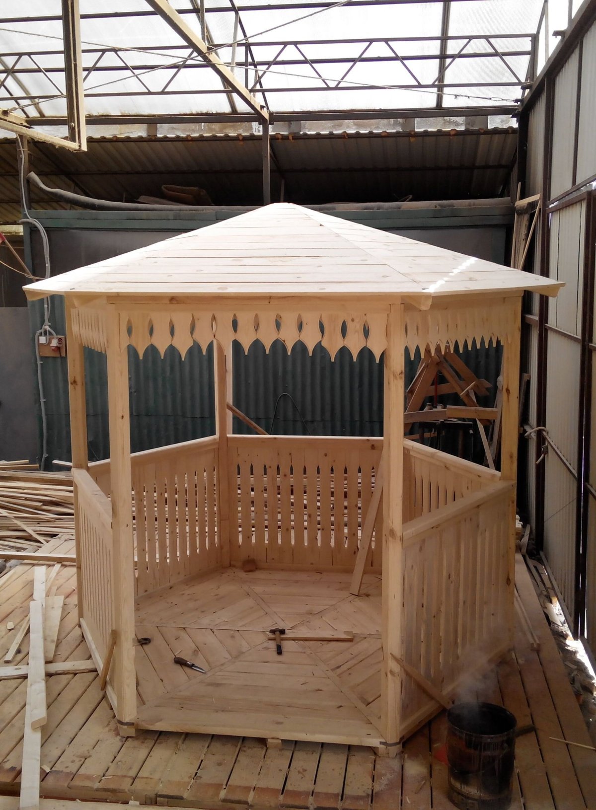 Шесьти угольная беседка