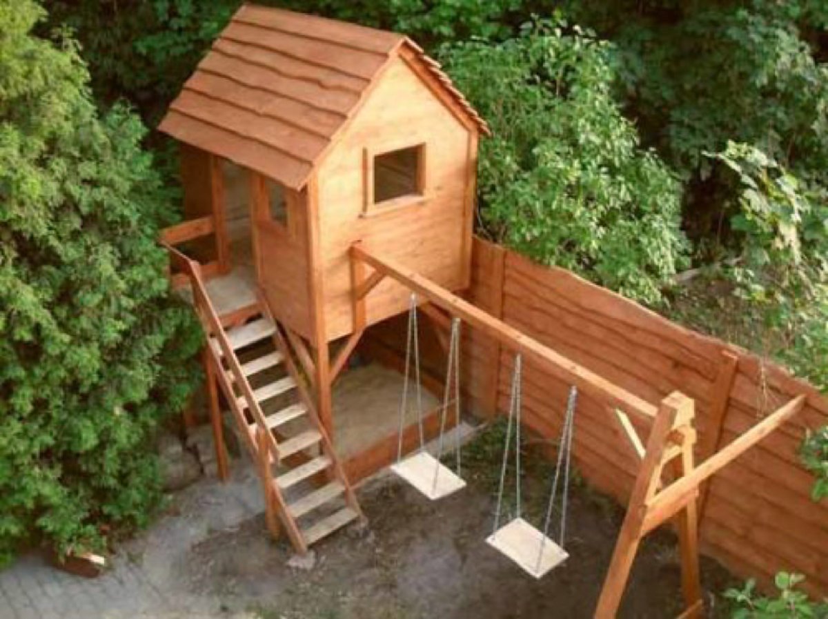 Домик на детскую площадку