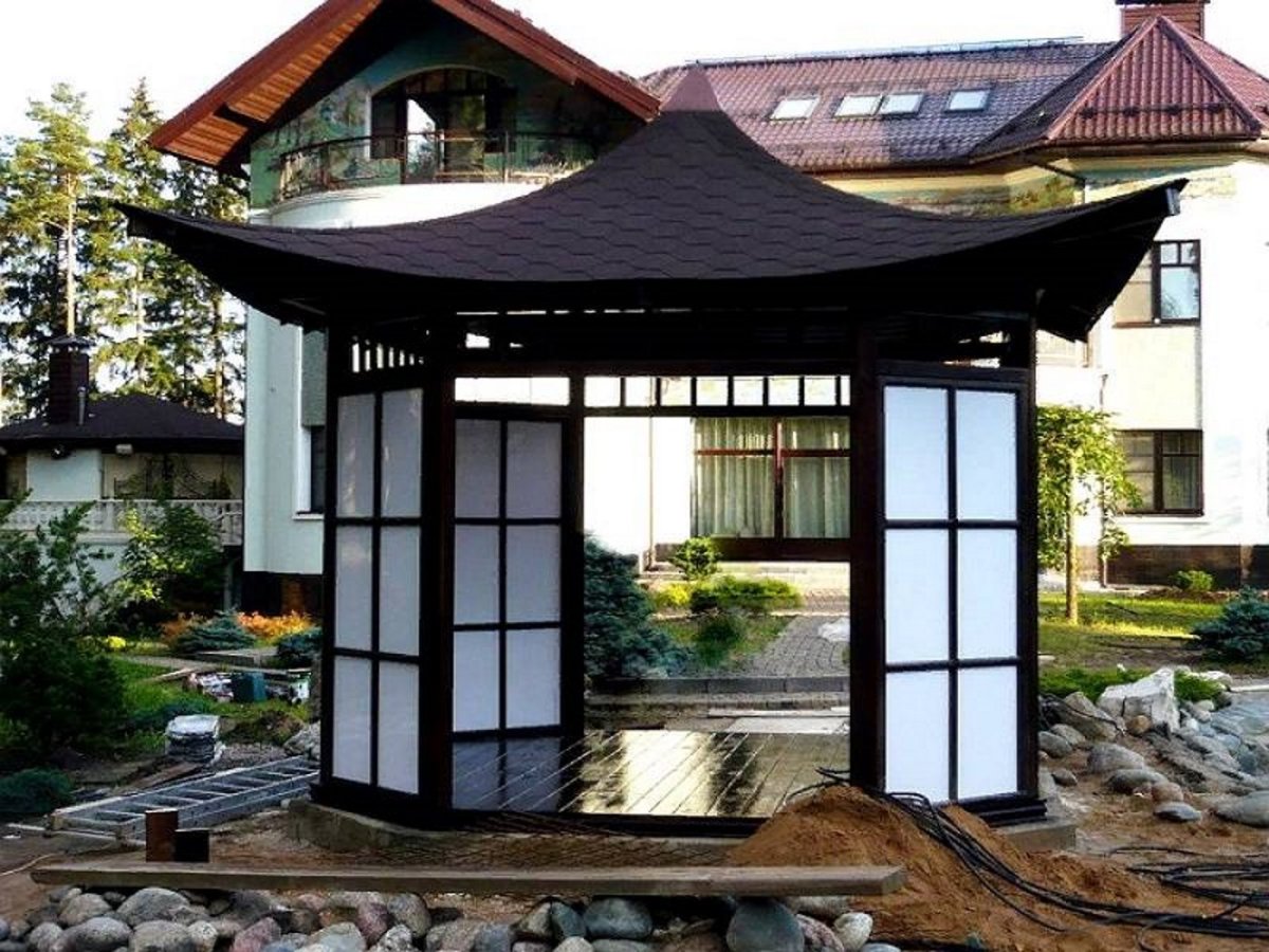 Шестиугольная беседка в японском стиле