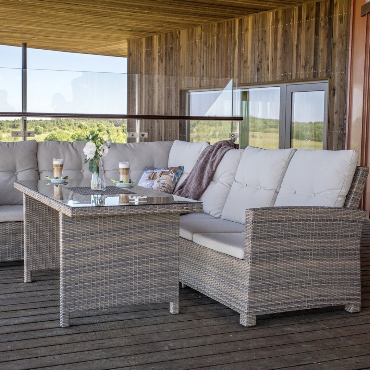 Мебель из ротанга на веранде