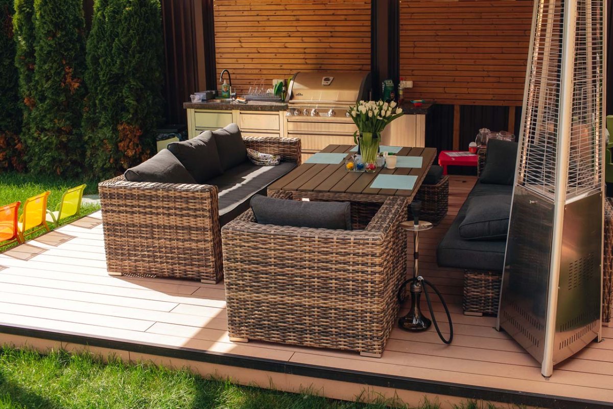 Декор террасы с ротанговой мебелью