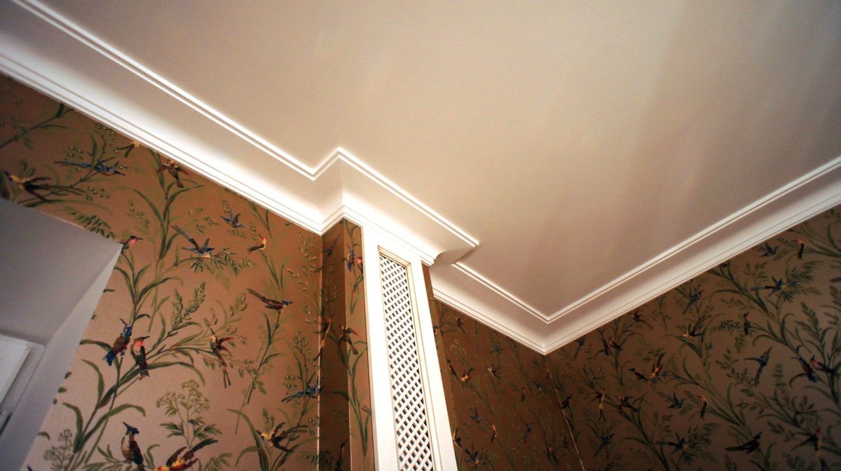 Экран на трубы отопления вертикальные